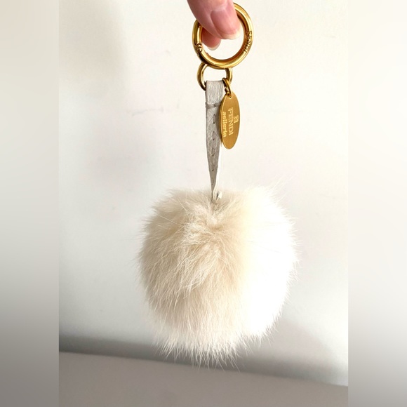 Authentic Fendi fur bag charm - Picture 6 of 9